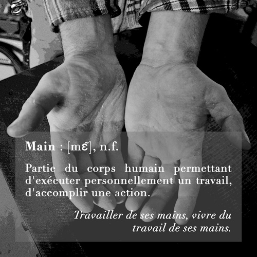 Visuel des mains d'Etienne, fondateur de l'Atelier Etienne bois - esprit dictionnaire